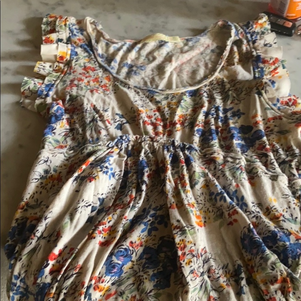 Pins and needles cute floral top!